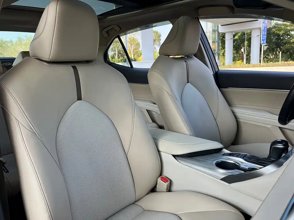 Toyota Camry 2019 — фото 44