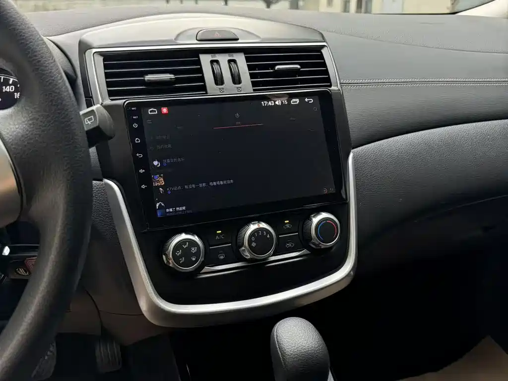 Nissan Tiida 2017 — фото 10