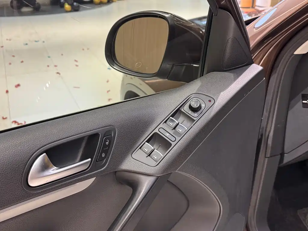 Volkswagen Tiguan 2016 — фото 10