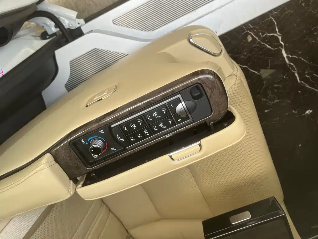 Toyota Vellfire 2023 — фото 9