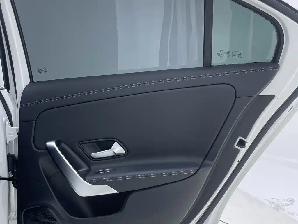 Mercedes-Benz A-Class 2024 — фото 11