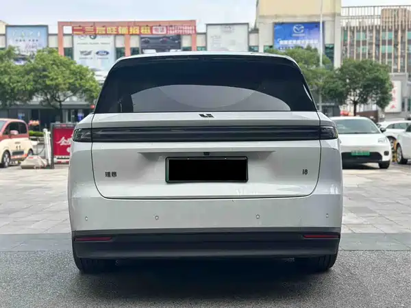 Li Auto i8 2025