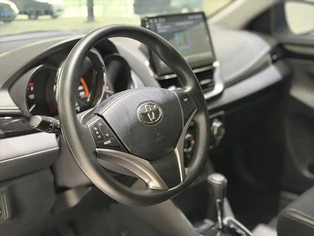 Toyota Yaris L 2023 — фото 7