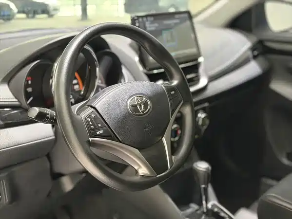 Toyota Yaris L 2023