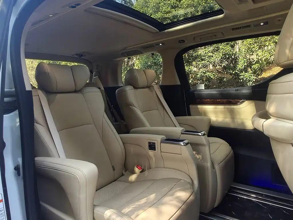Toyota Alphard 2022 — фото 16