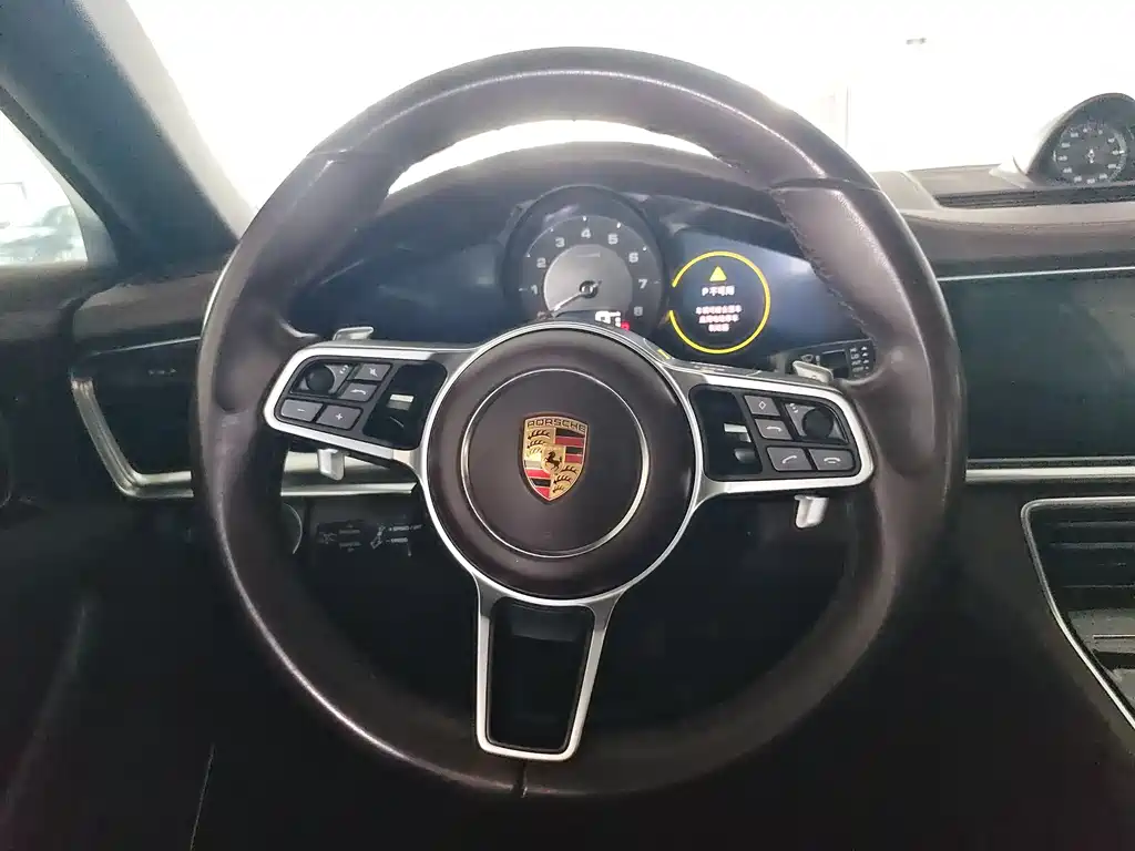 Porsche Panamera 2018 — фото 10
