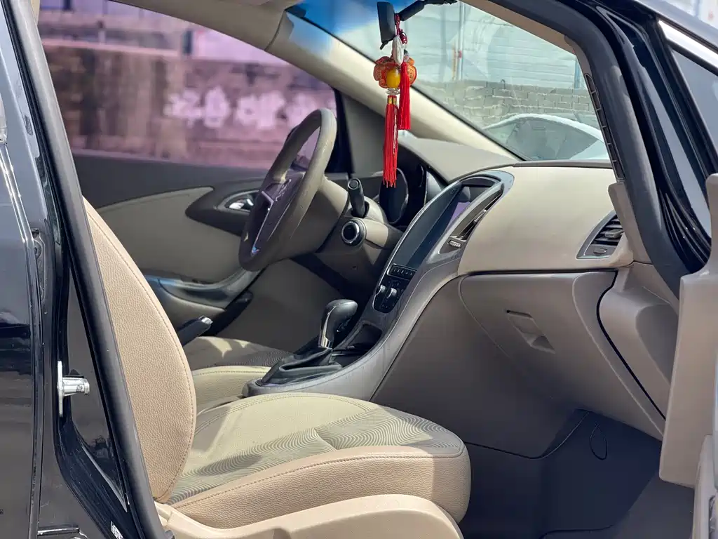 Buick Excelle 2014 — фото 12