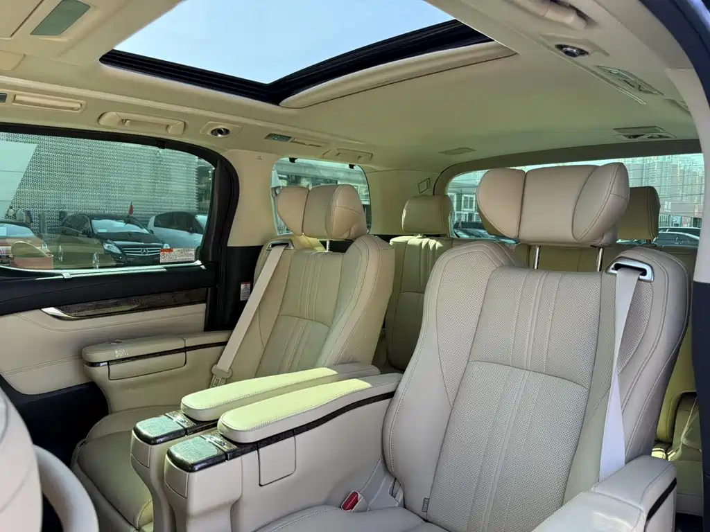 Toyota Vellfire 2020 — фото 10