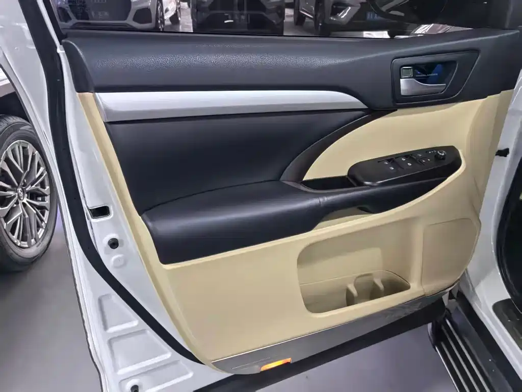 Toyota Highlander 2018 — фото 9