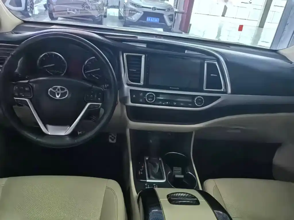 Toyota Highlander 2018 — фото 14