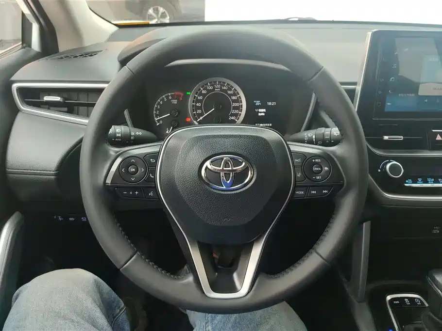 Toyota Corolla Cross 2023 — фото 15