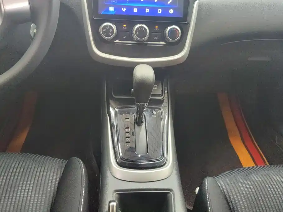 Nissan Tiida 2019 — фото 16