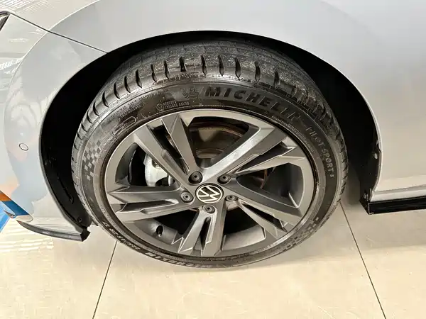 Volkswagen Golf 2021