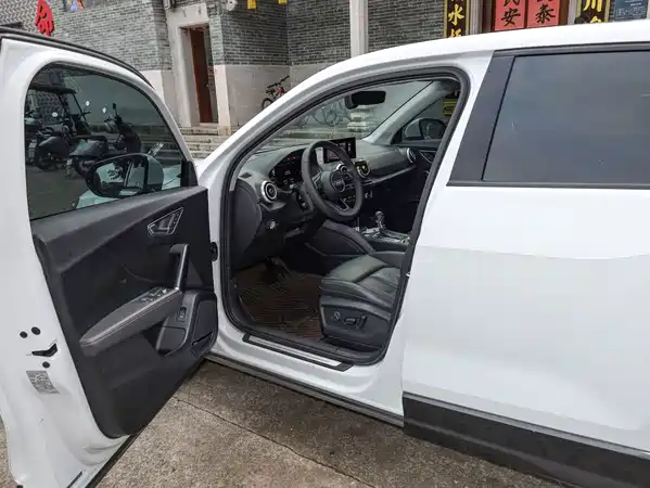 Audi Q2L 2023