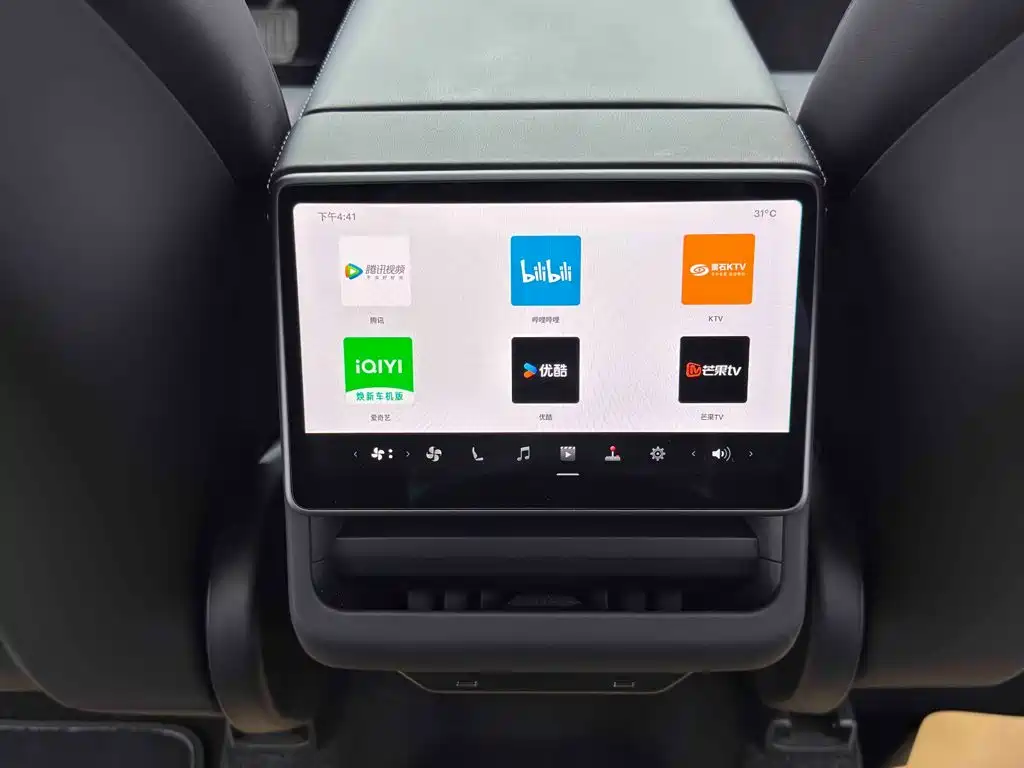 Tesla Model Y 2025 — фото 16