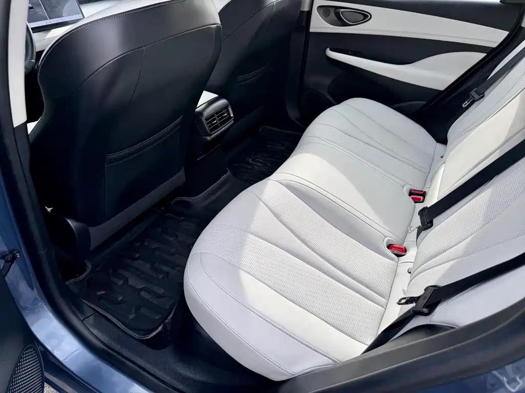 BYD Seal 05 DM-i 2025 — фото 10
