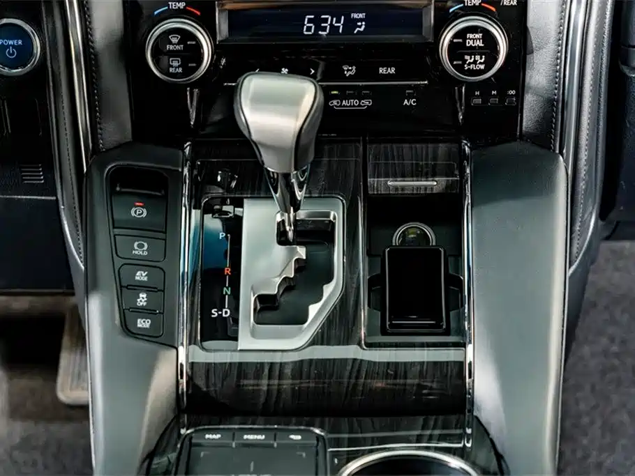 Lexus LM 2023 — фото 15