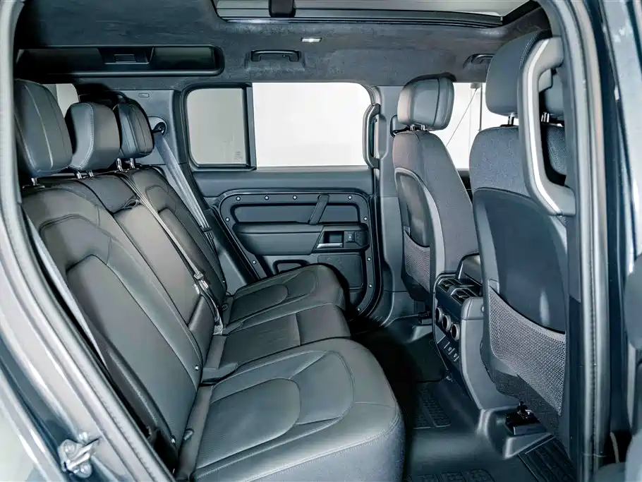 Land Rover Defender 2025 — фото 25