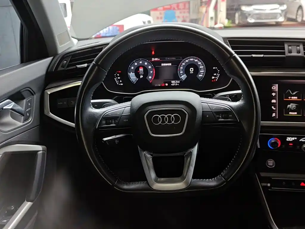Audi Q3 2020 — фото 11