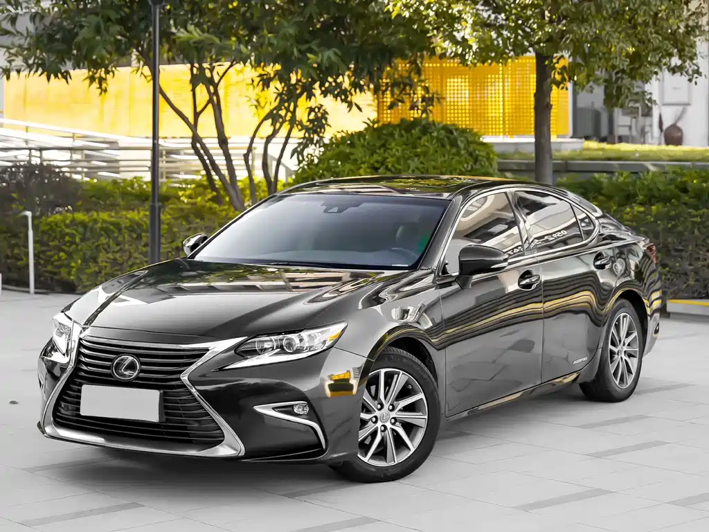 Lexus ES 2016 — фото 1
