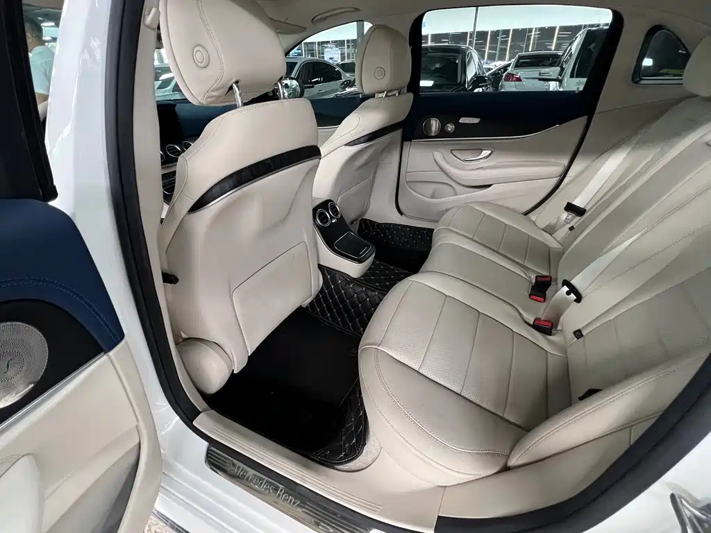 Mercedes-Benz E-Class 2023 — фото 9