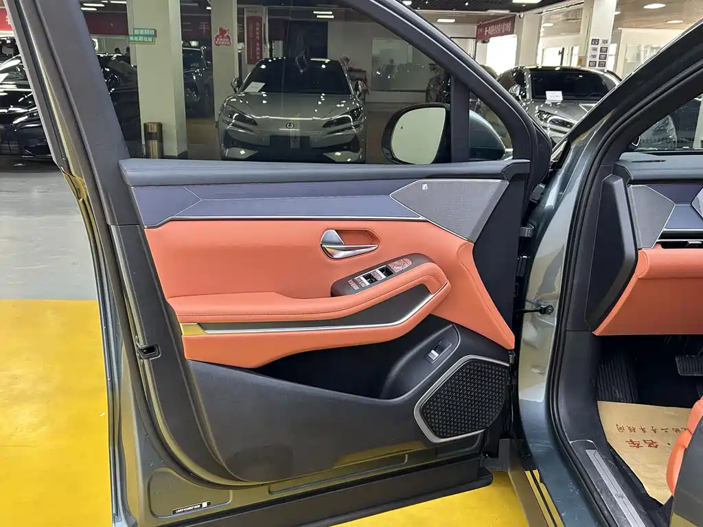 BYD Tang L 2025