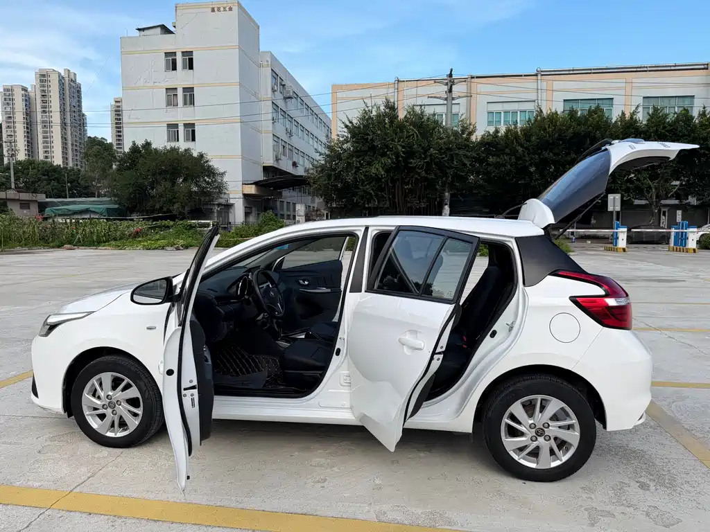 Toyota Yaris L 2017 — фото 21
