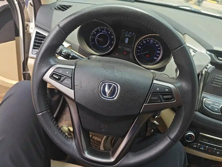 Changan Eado 2018 — фото 15