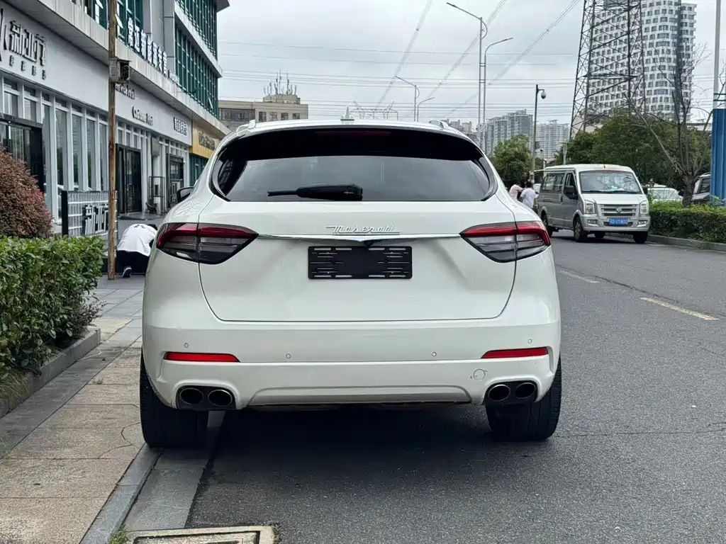 Maserati Levante 2017 — фото 9