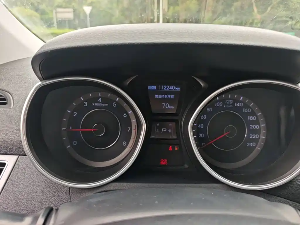 Hyundai Elantra 2016 — фото 12