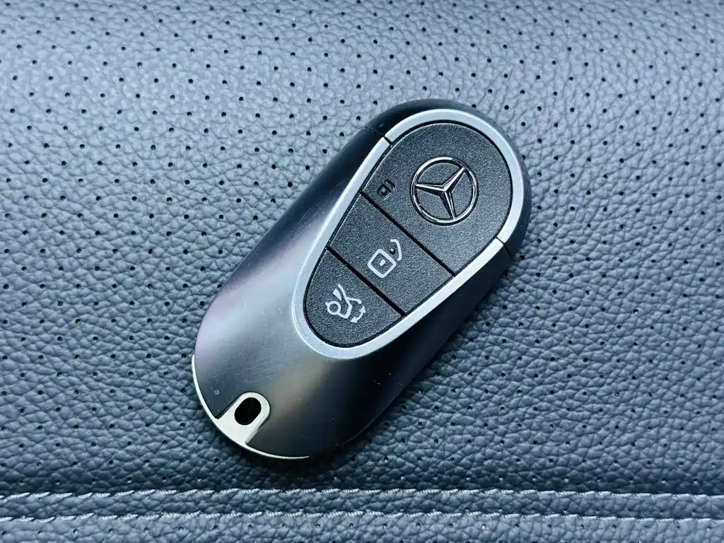 Mercedes-Benz C-Class 2024 — фото 9
