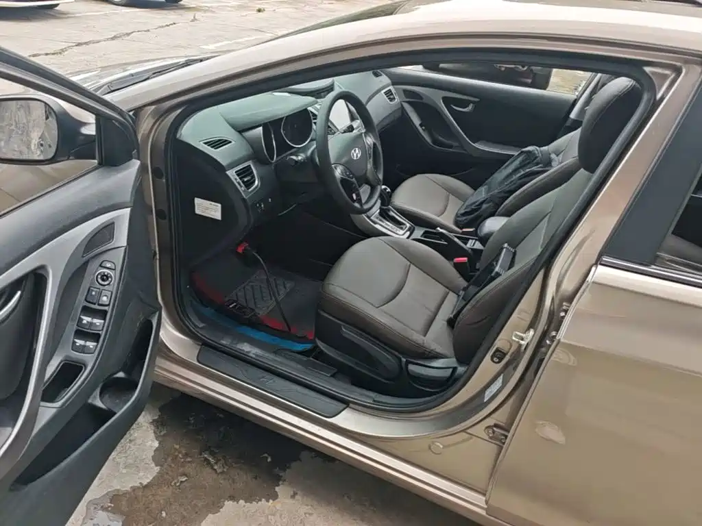 Hyundai Elantra 2016 — фото 16