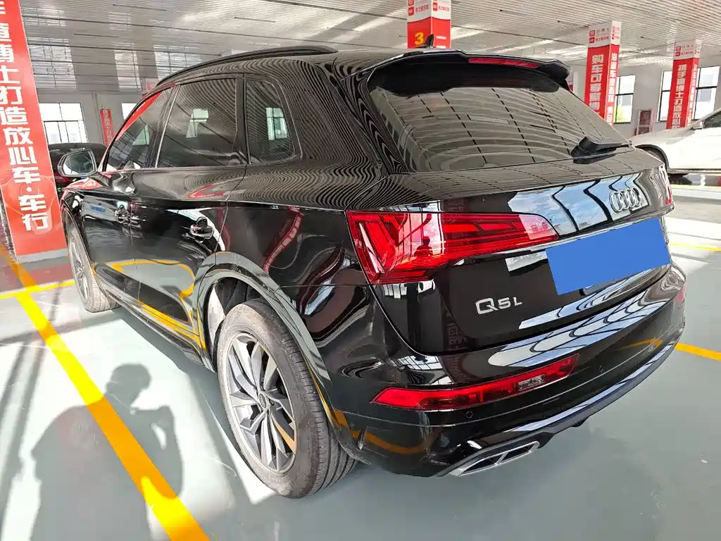 Audi Q5L 2025 — фото 18