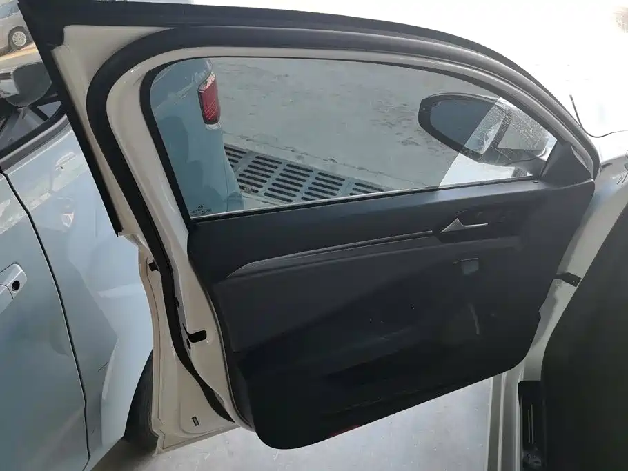 Volkswagen Sagitar 2021