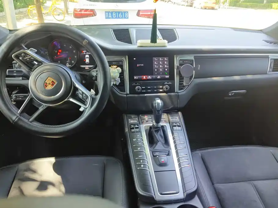 Porsche Macan 2017 — фото 12