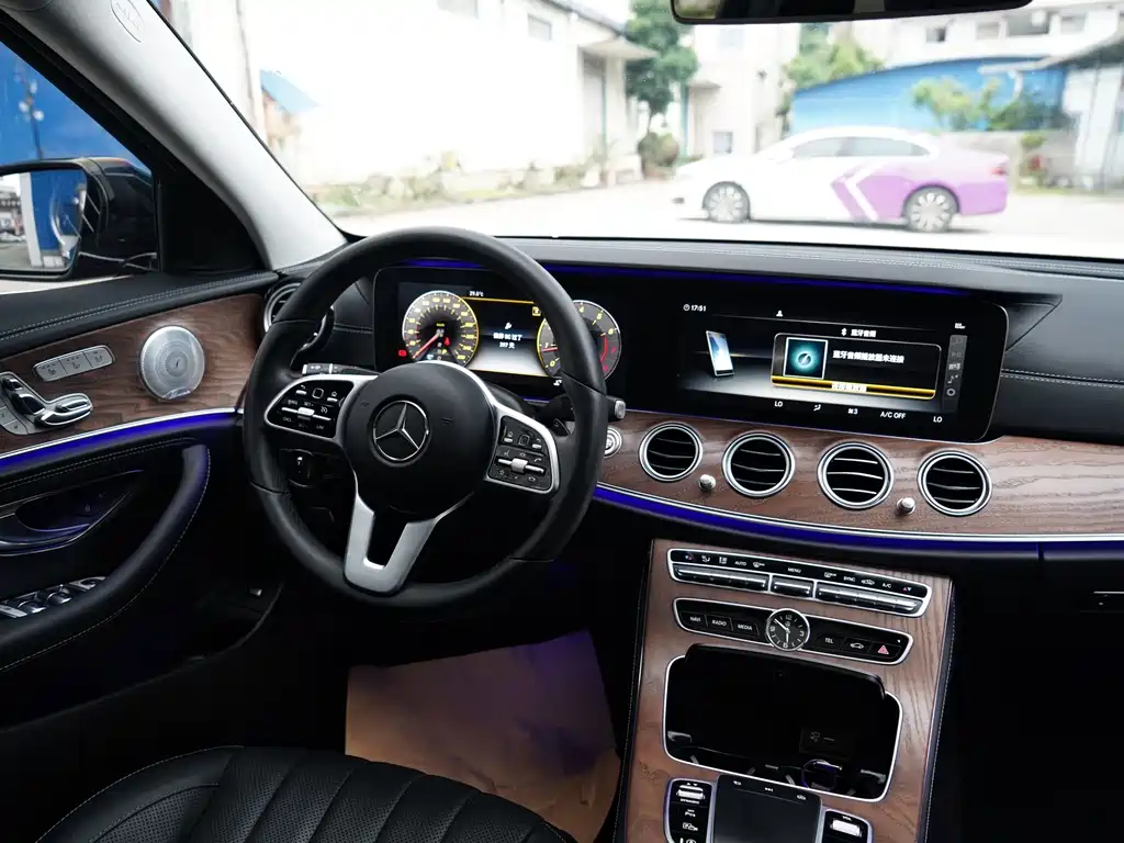 Mercedes-Benz E-Class 2020 — фото 13