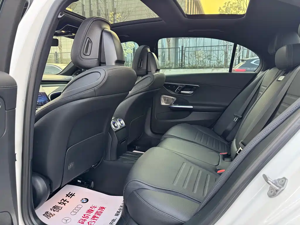 Mercedes-Benz C-Class 2023 — фото 12