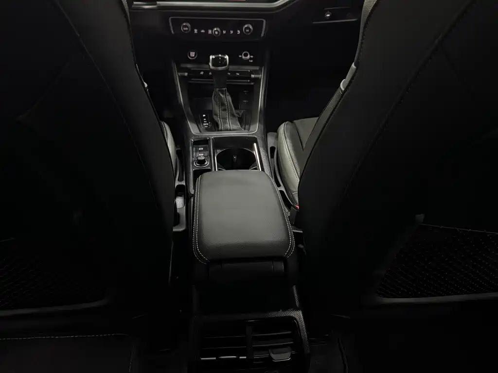 Audi Q3 2022 — фото 13