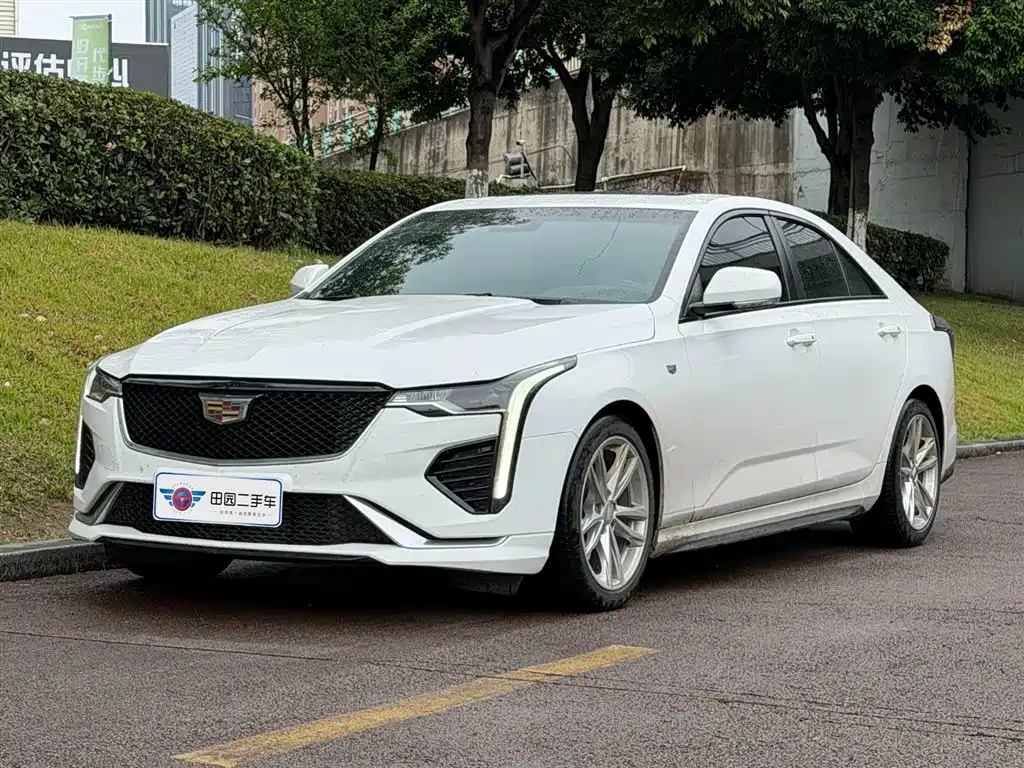 Cadillac CT4 2022 — фото 1