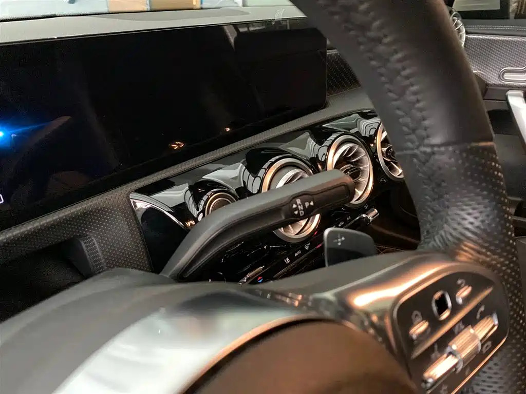 Mercedes-Benz A-Class 2023 — фото 11