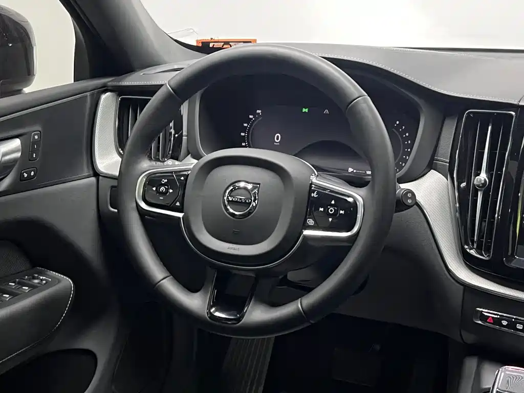 Volvo XC60 2024 — фото 20