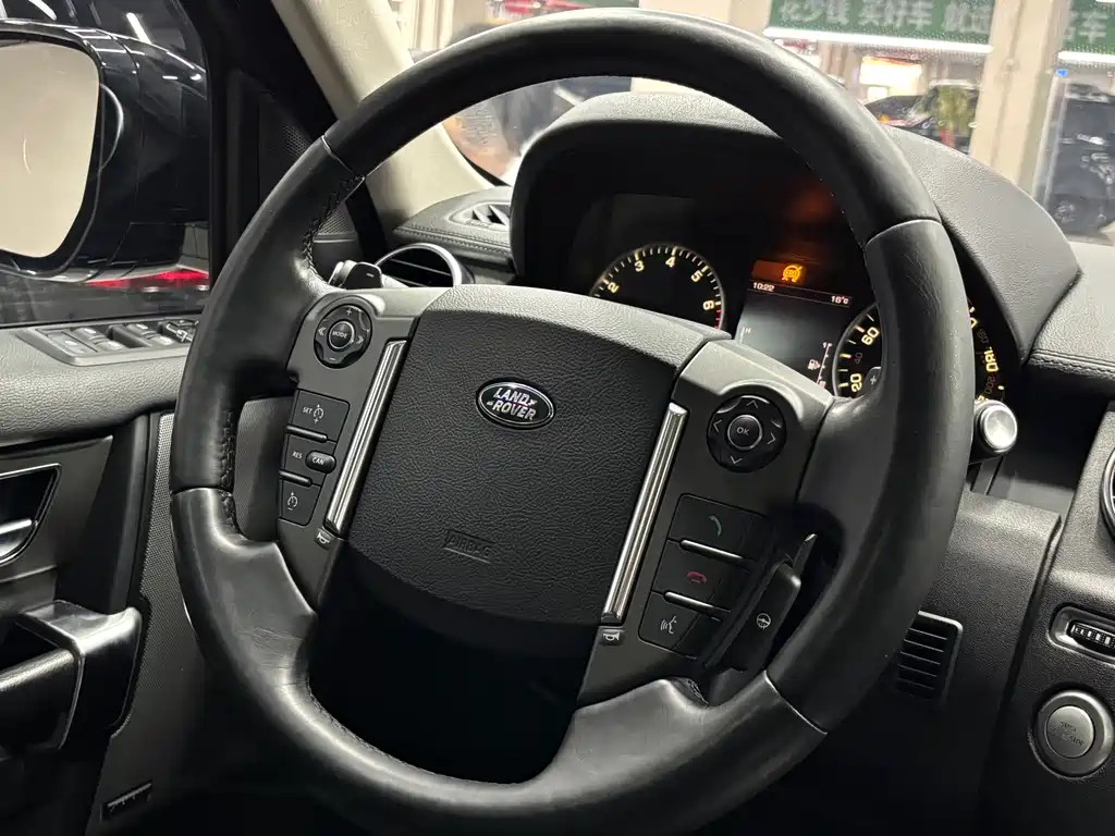 Land Rover Discovery 2016 — фото 12