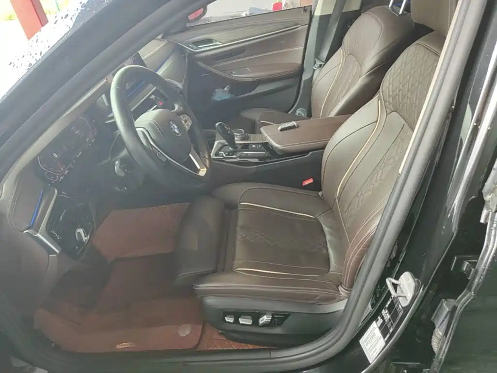 BMW 5 Series 2020 — фото 15
