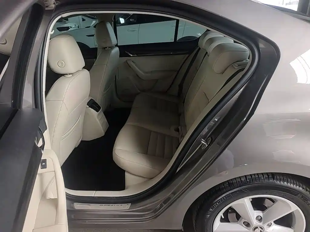 Skoda Octavia 2015 — фото 17