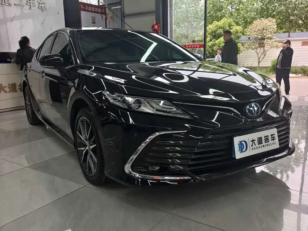 Toyota Camry 2022 — фото 3