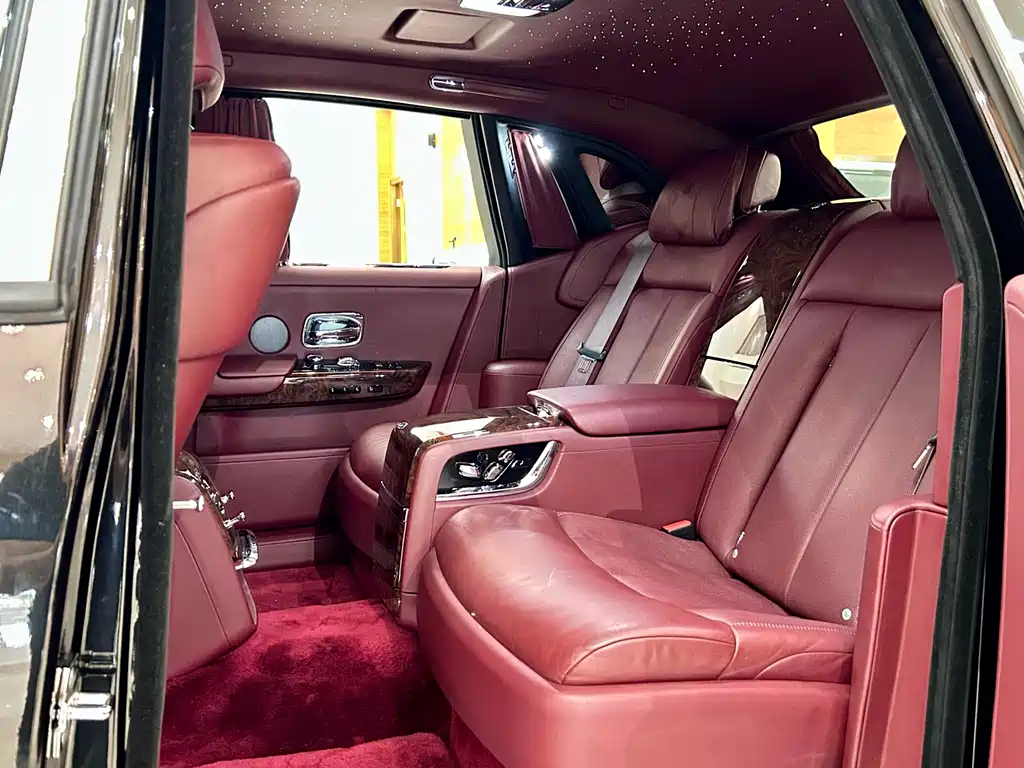 Rolls-Royce Phantom 2019 — фото 15