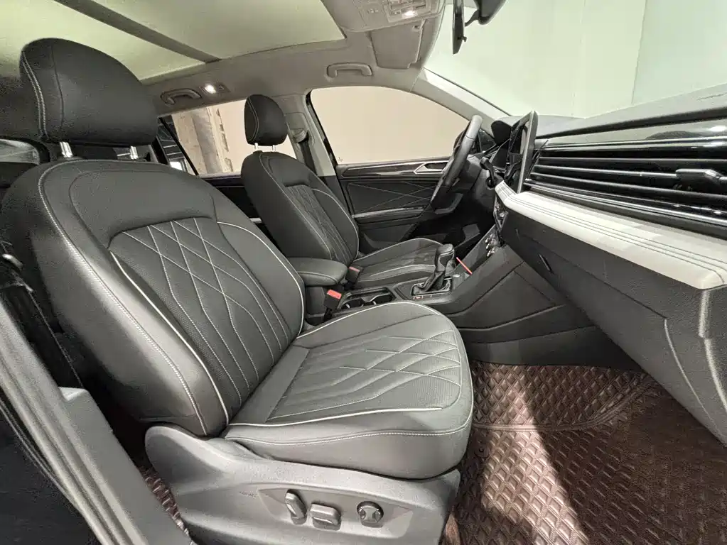 Volkswagen Tiguan L 2023 — фото 8