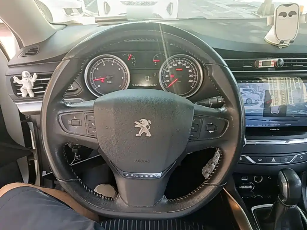 Peugeot 408 2015 — фото 11