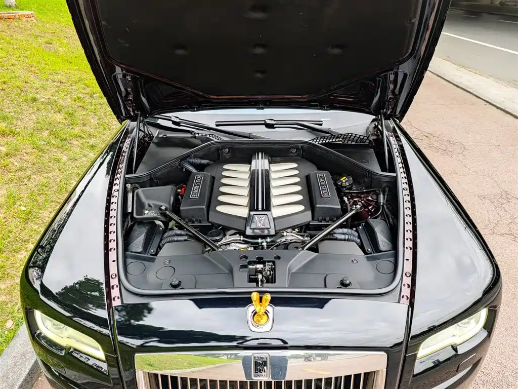 Rolls-Royce Ghost 2017 — фото 14