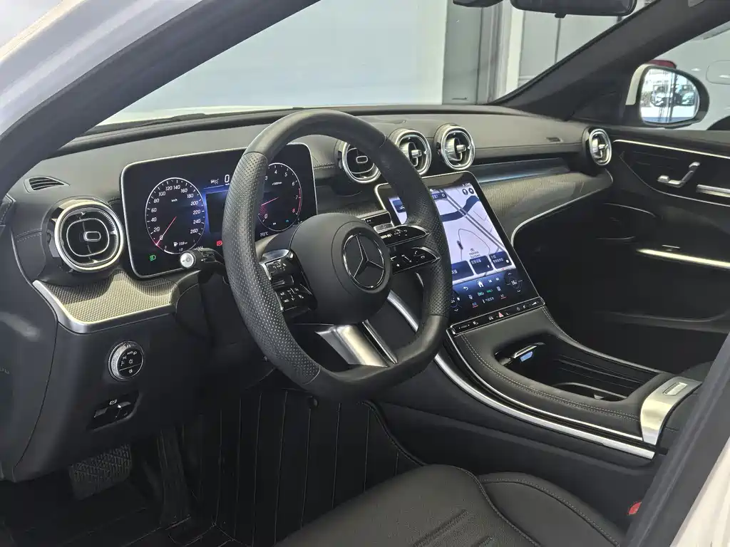 Mercedes-Benz C-Class 2024 — фото 12